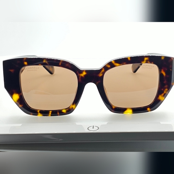 CHANEL Acetate Dark Tortoise. Lenses: Brown, Polarized ref 5506 c.714/83… - Picture 3 of 13